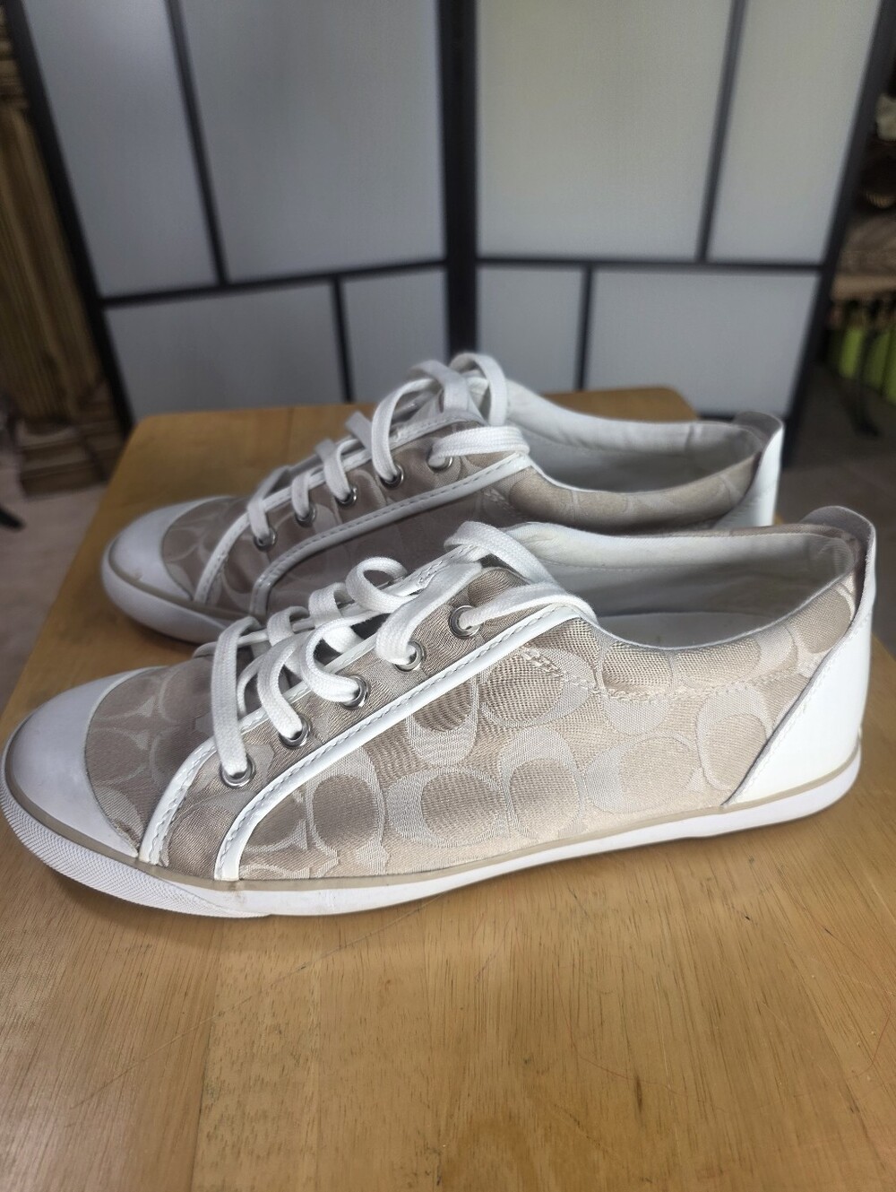 CLASSIC WOMEN COACH TENNIS SHOES SNEAKERS SIZE 11 - Picture 2 of 5